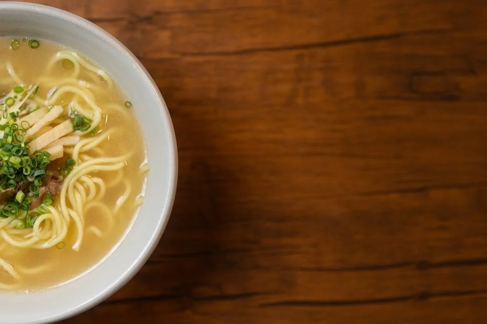 温かい麺料理の丼