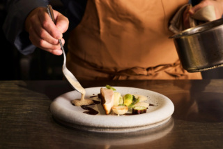 白金高輪で一夜限りの魔法✨ SillageとHOLONが織りなす香りのペアリングディナーで、新しい食体験の扉を開こう！