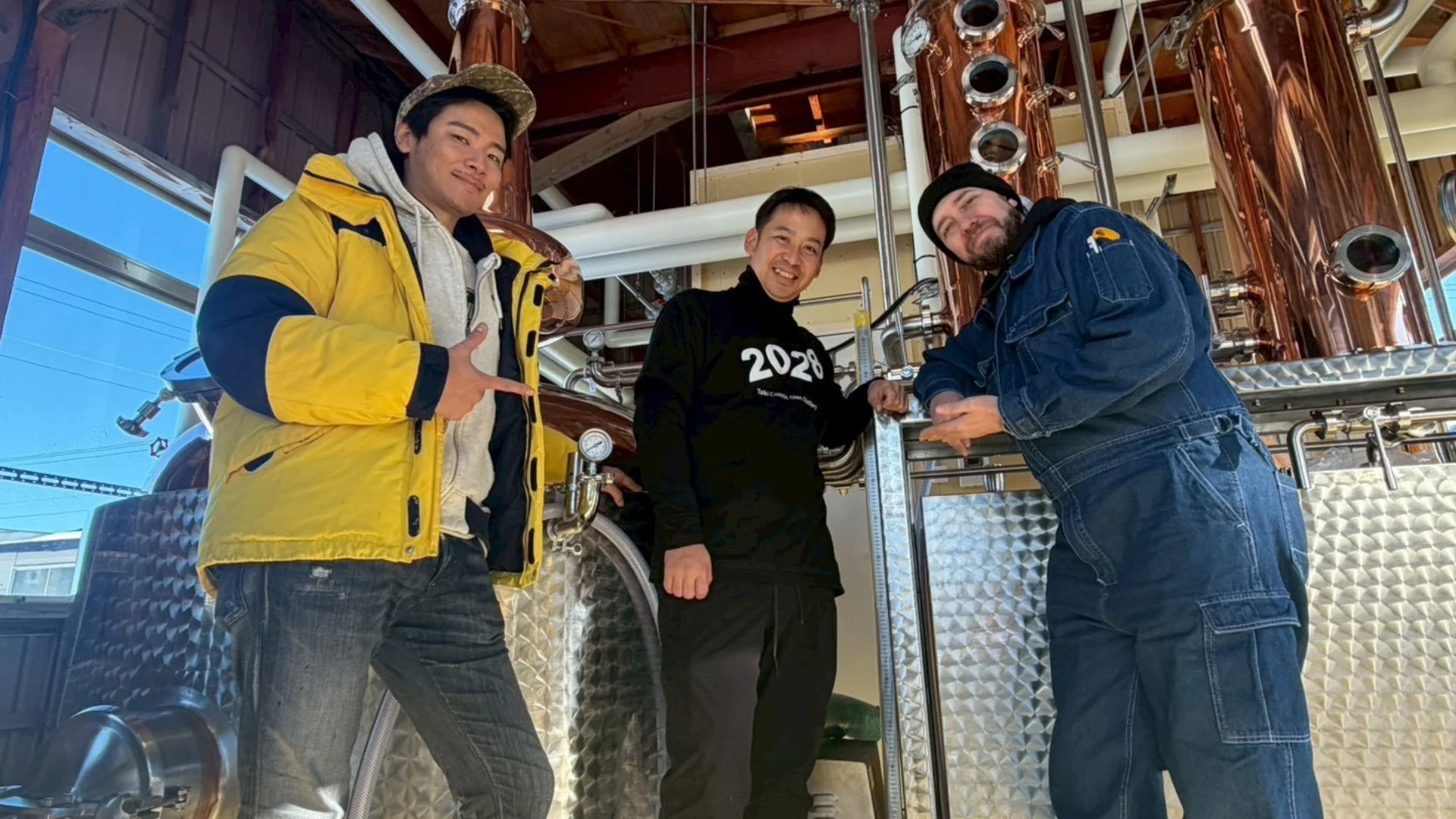 蒸留所の男性たち（別アングル）