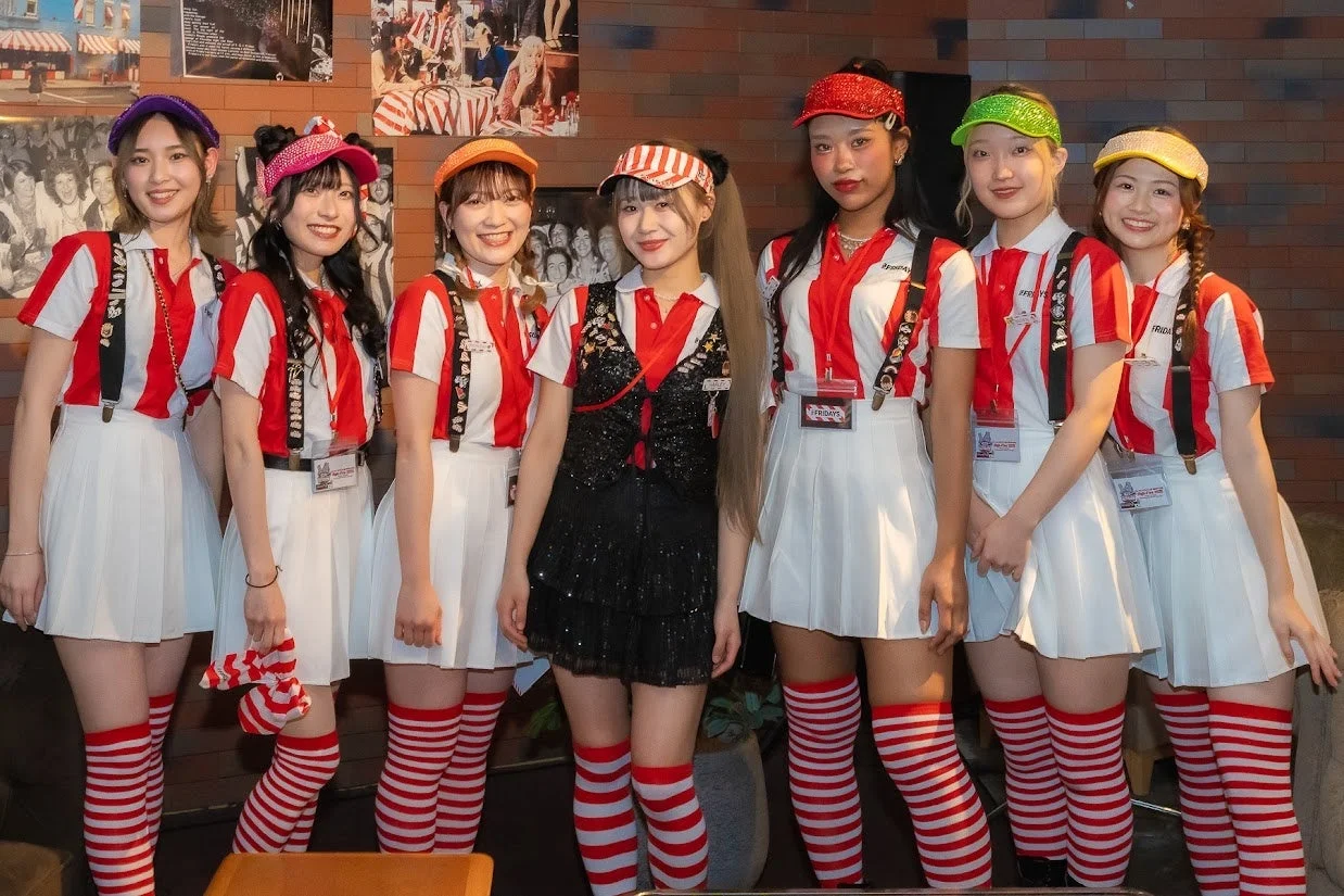 イベントで笑顔を見せる女性たち