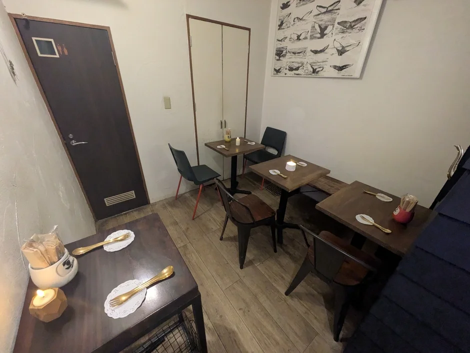 カフェまたはレストランの店内風景