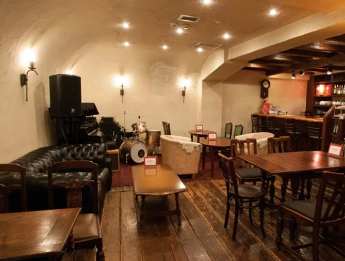 間借り先のバーの雰囲気