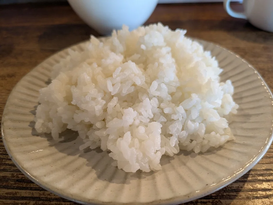 炊き上がったばかりのような白いご飯