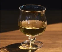 グラスに注がれた焼酎