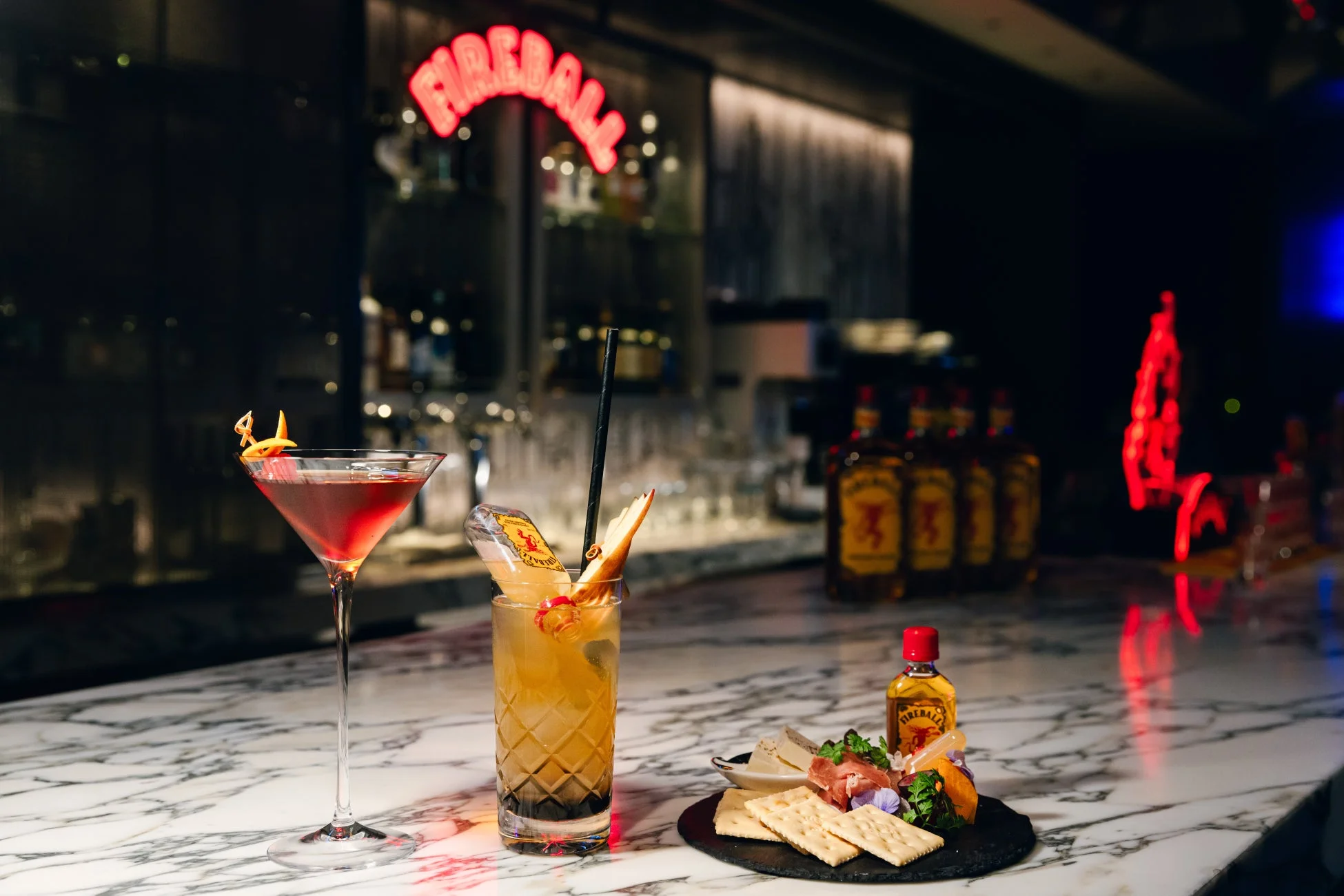 FIREBALLとカクテル、チーズ盛り合わせ