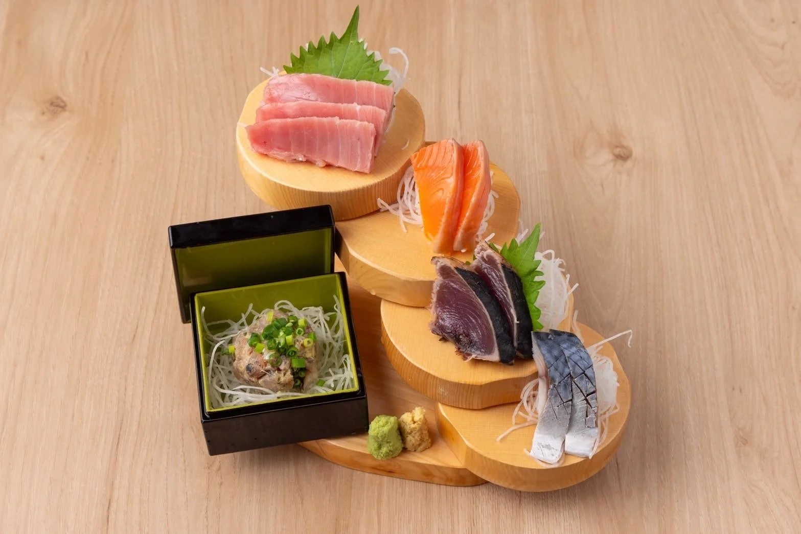 魚えもん刺身盛り合わせ