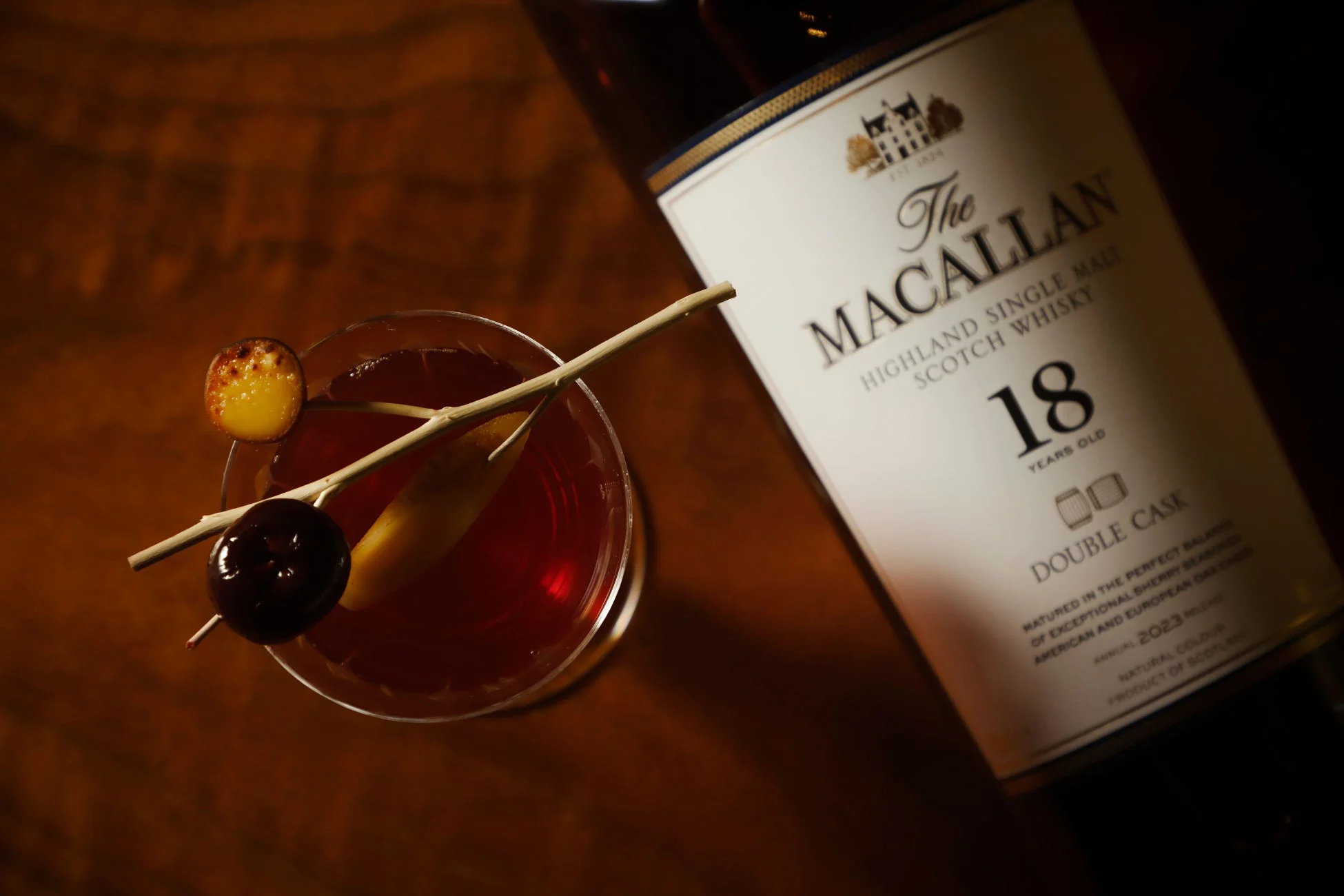 マッカランのボトルとカクテル