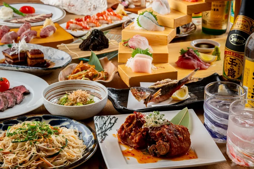 様々な和食が並べられた豪華な食卓