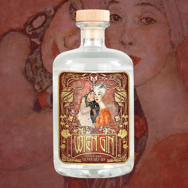 クリムトの絵画を背景に、アールヌーボー様式の華やかなラベルが特徴的な「WIEN GIN」のボトルが写っています。