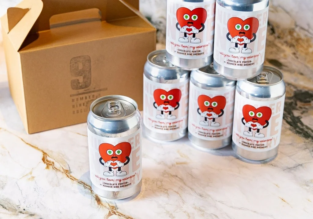 ギフトボックスと缶ビール