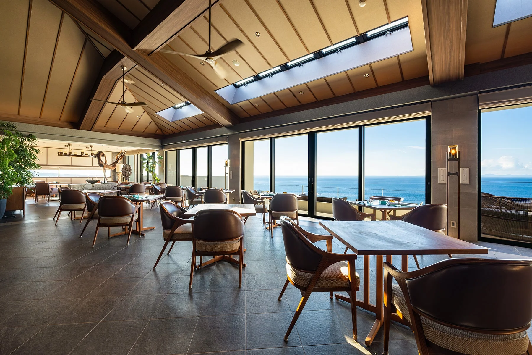 レストラン La BOMBANCE 古宇利島 内観