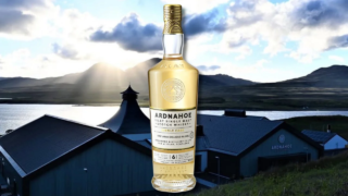 あなたのウイスキーコレクションに新たな輝きを！アイラ島「アードナッホー」初の日本限定シングルカスクが数量限定で登場！🥃✨