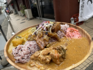 老舗喫茶店勤務の女性が「昼だけ薬膳専門店」を開業！高田馬場「哺乳類の化石」で体と心を「整える」新しい昼ごはん✨