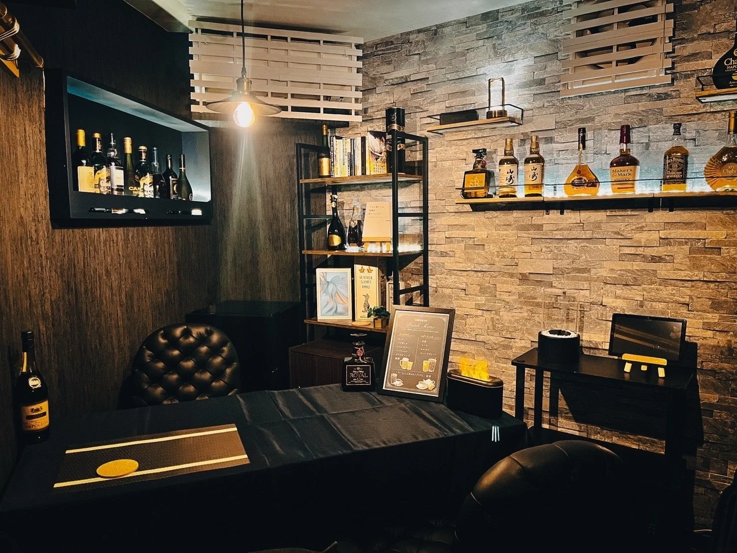 BARの店内、ドリンクメニュー