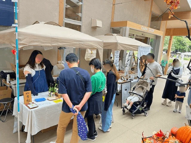 屋外マルシェの様子