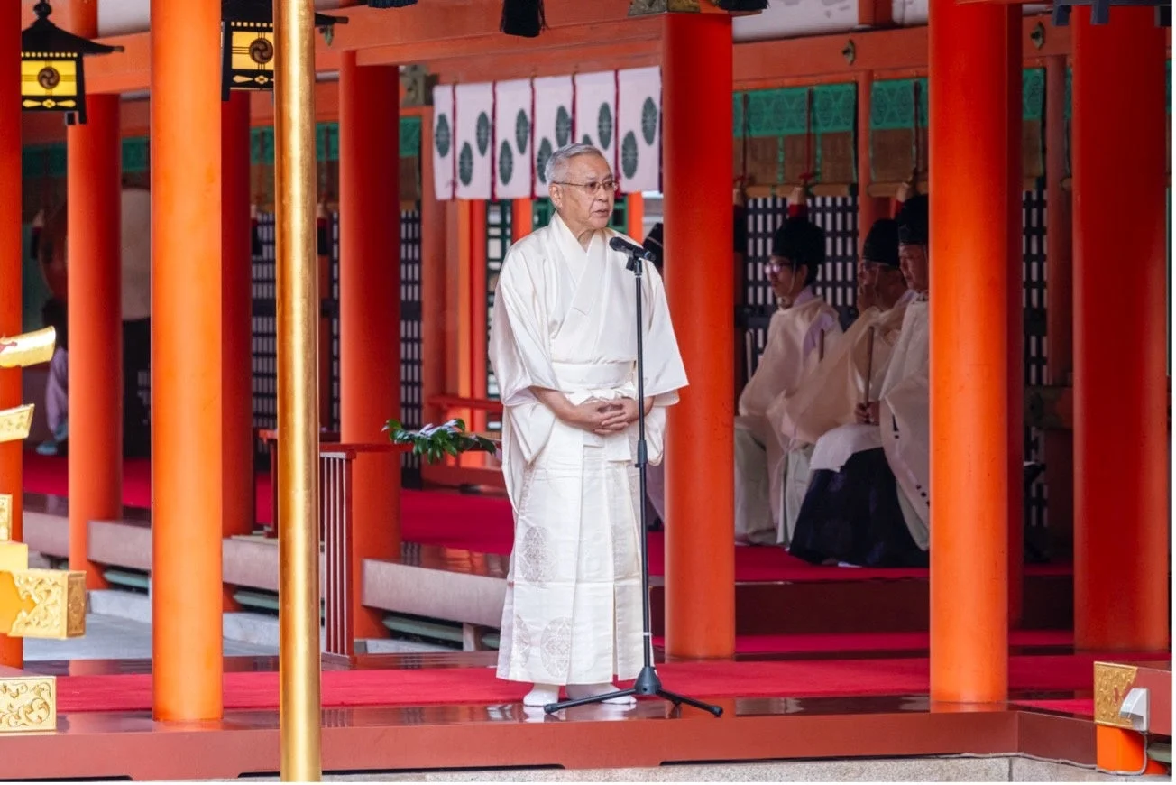 宇佐神宮の宮司が挨拶する様子