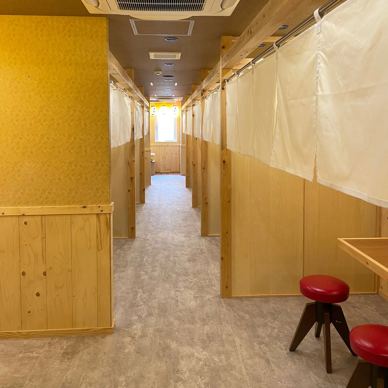 勝男の個室風ダイニングブース