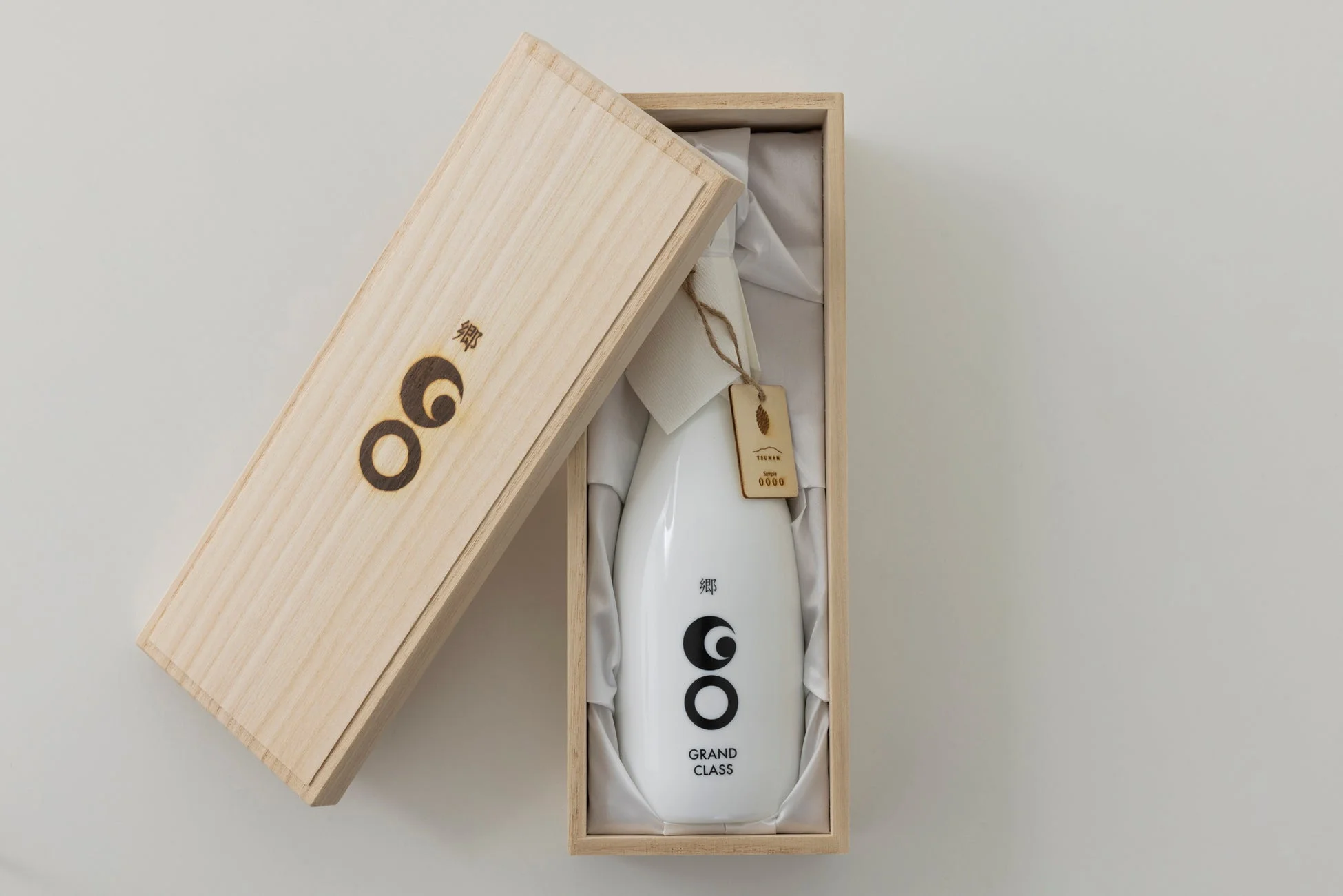 GO GRANDCLASS 日本酒ボトルと木箱