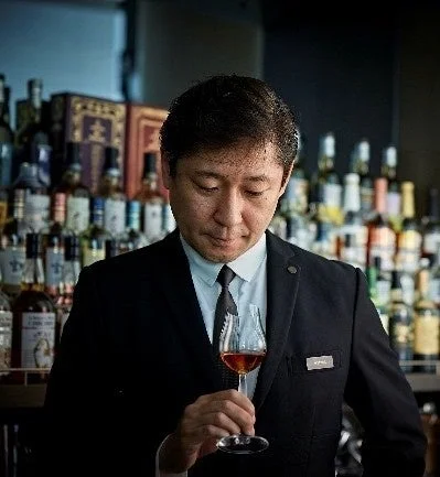 吉田茂樹氏（テイスティング中）