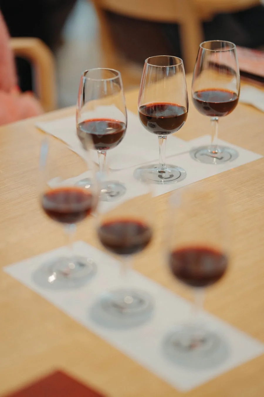 ワインテイスティングの様子