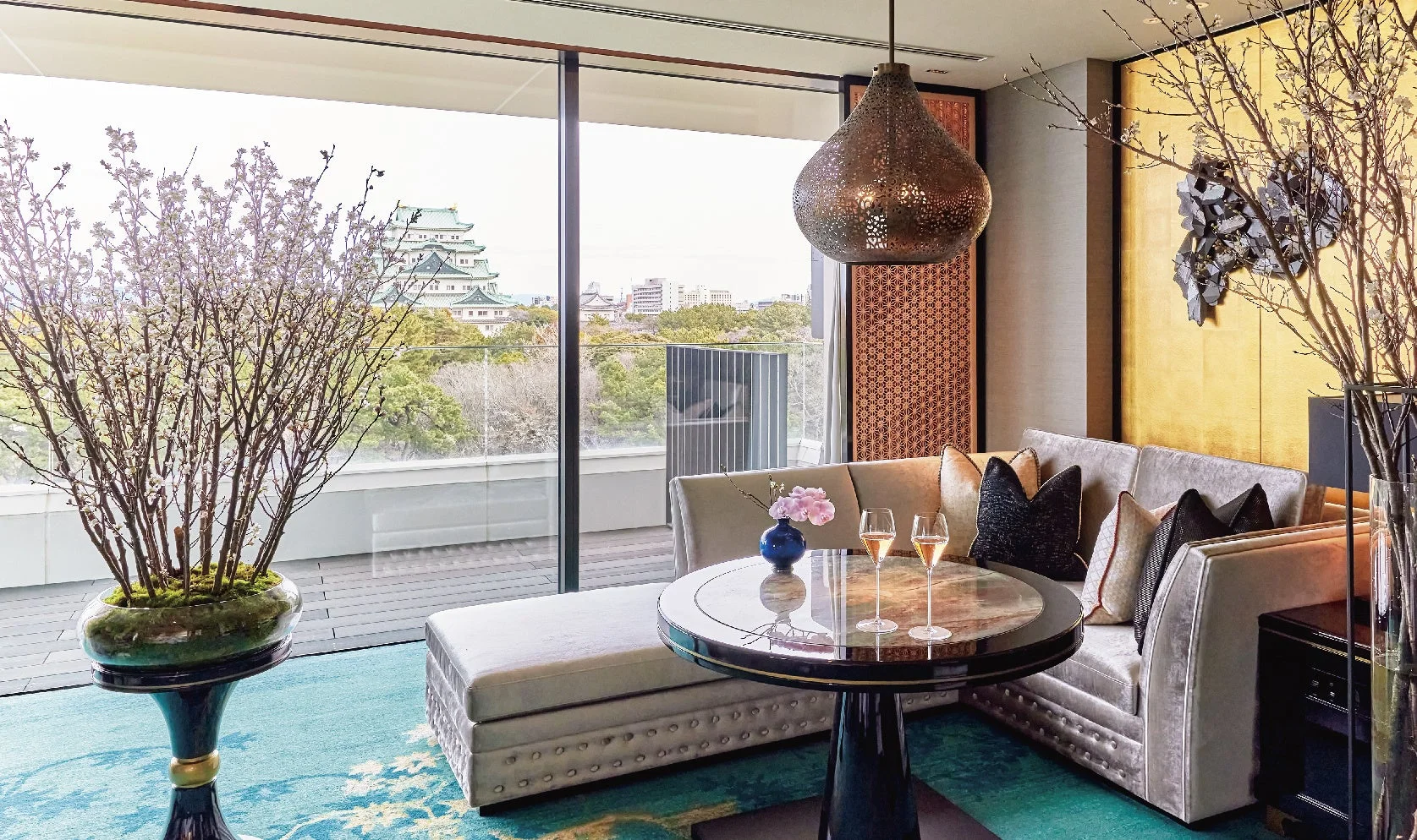 名古屋城を望む客室