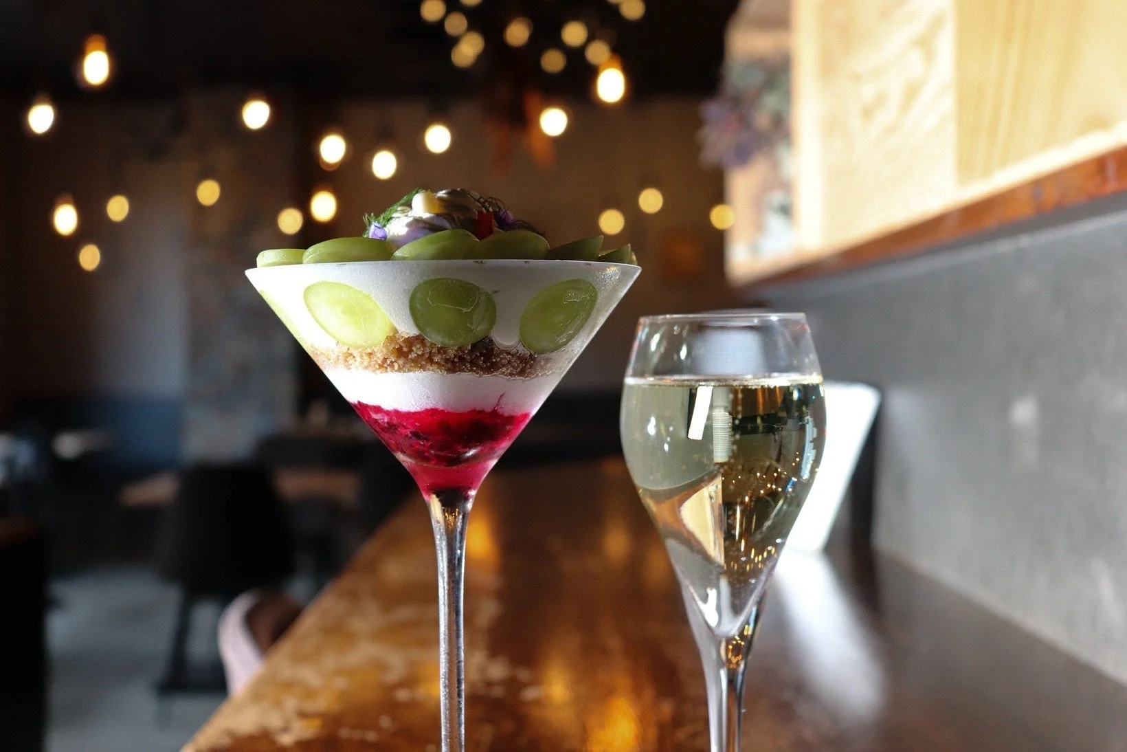 シャインマスカットパフェとスパークリングワイン