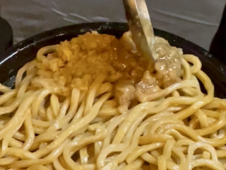 深夜限定🌙！世田谷に爆誕した「総重量1kg二郎系まぜそば」の“逆張り”戦略とは？🍜🚚