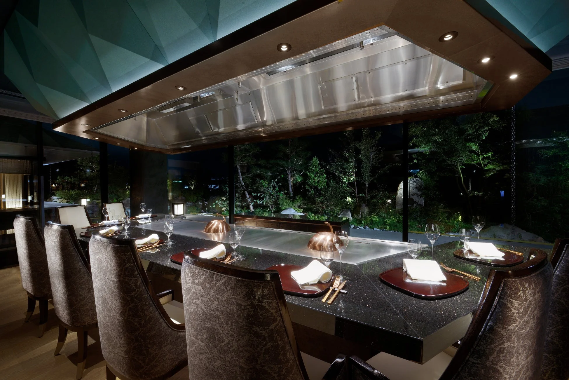 鉄板焼きダイニング