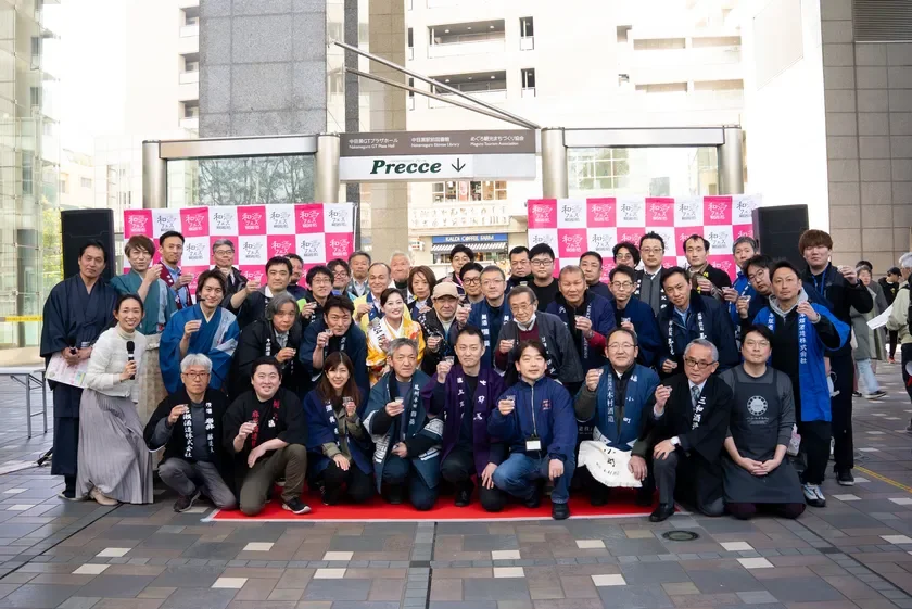 イベントを楽しむ人々