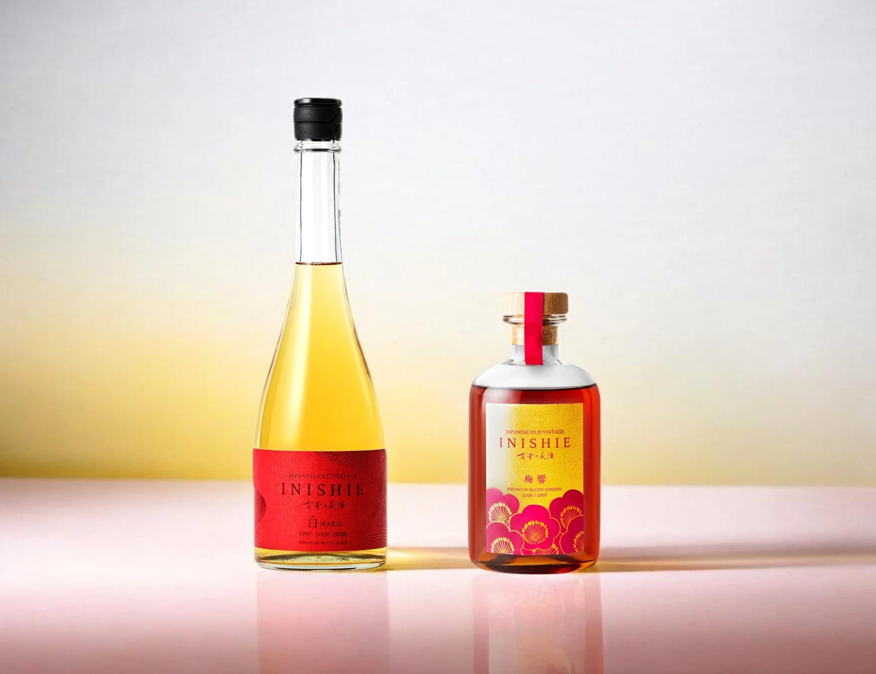 日本酒と梅酒のボトル