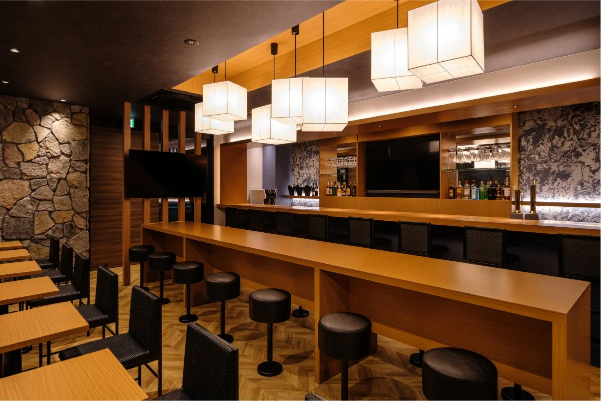 ホテルSUI浜松 「スナック YOASOBI」内装