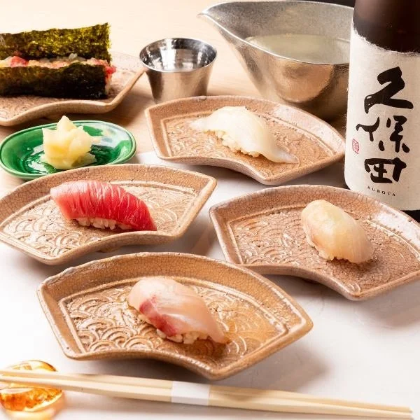 握り寿司と日本酒「久保田」