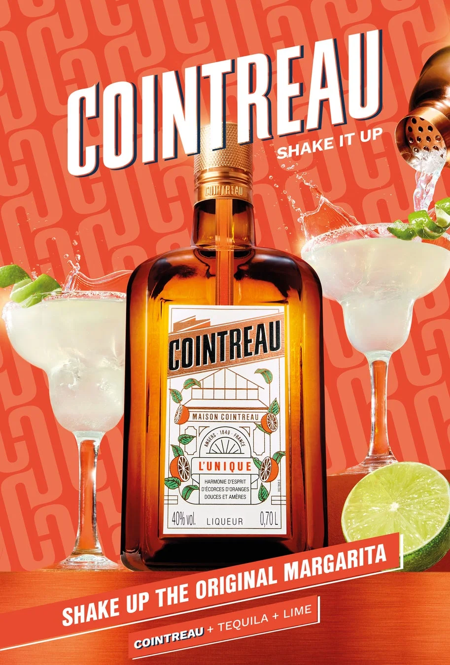 コアントローのボトルとマルガリータの広告