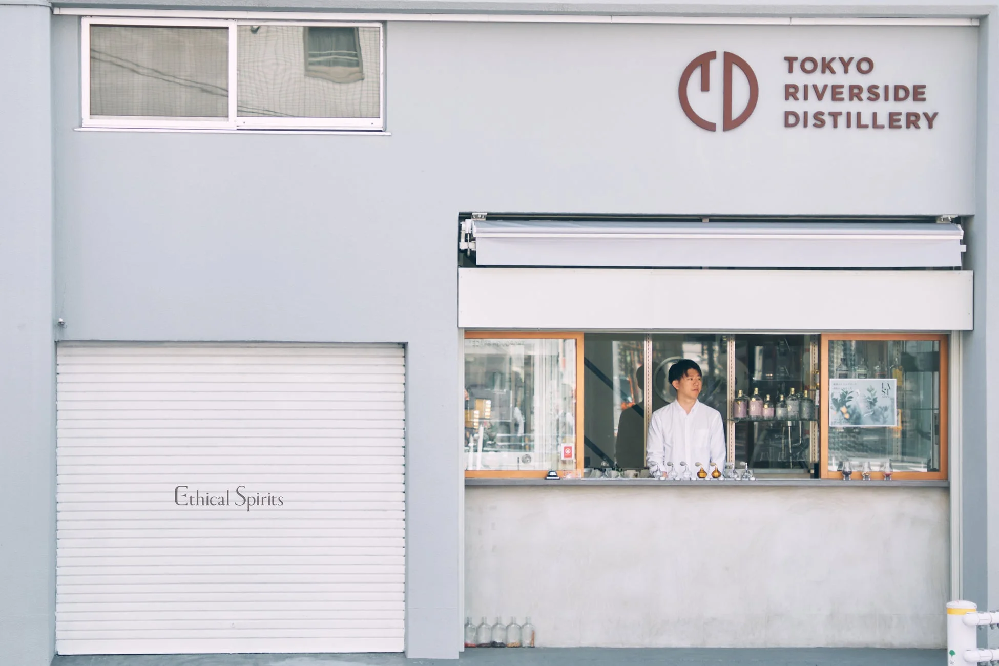 東京リバーサイド蒸溜所の外観