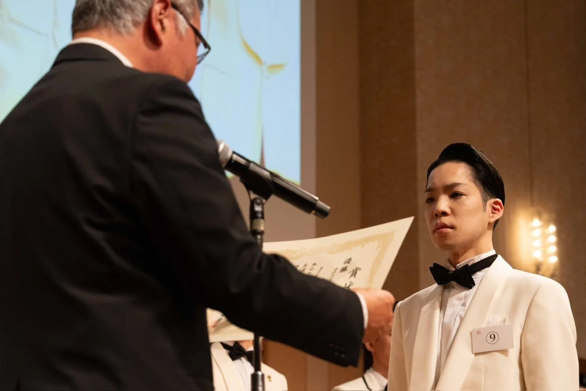 賞状を受け取る吉澤翔太氏