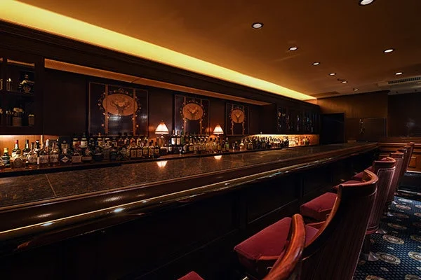 バー「オリエントエクスプレス」