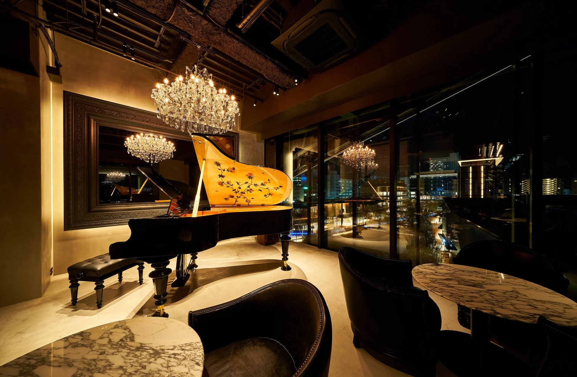 The Dragonfly Barのグランドピアノ