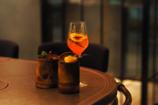 メルキュール京都ステーションに誕生！🎋 天然竹グラスで味わう、心躍る京都の夜を彩る「The Court Bar」の魅力✨