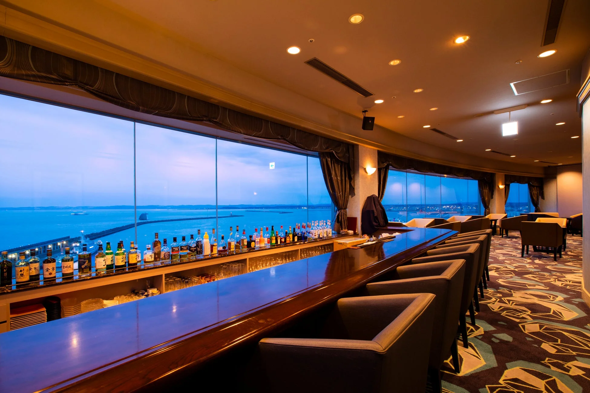 バーラウンジ・パドルの夜景