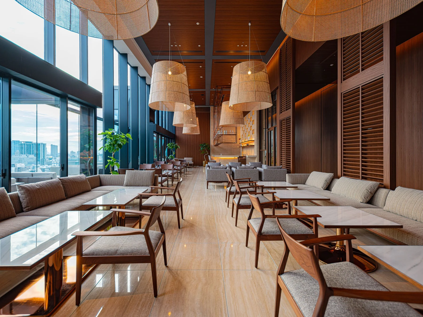 モダンなラウンジの様子