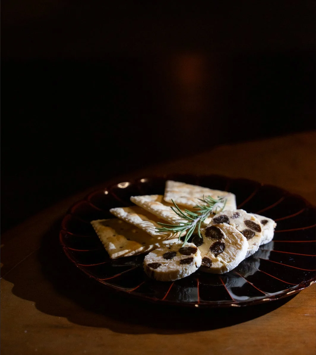 レーズンクリームチーズとクラッカー