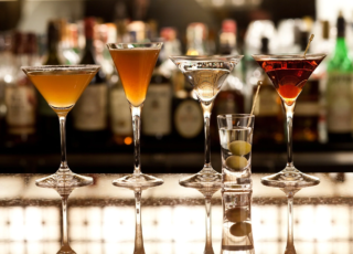 🥂✨ ホテルバーを「日常」に！入手困難なあの銘酒も飲み放題？大人の贅沢サブスクが問いかける新しいホテル経営の形