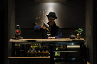 軽井沢T-SITEに夜のバー「BAR THE BASE」誕生！🍸 経営哲学「Pawn to Queen」が織りなす、人と街を熟成させる新たな拠点