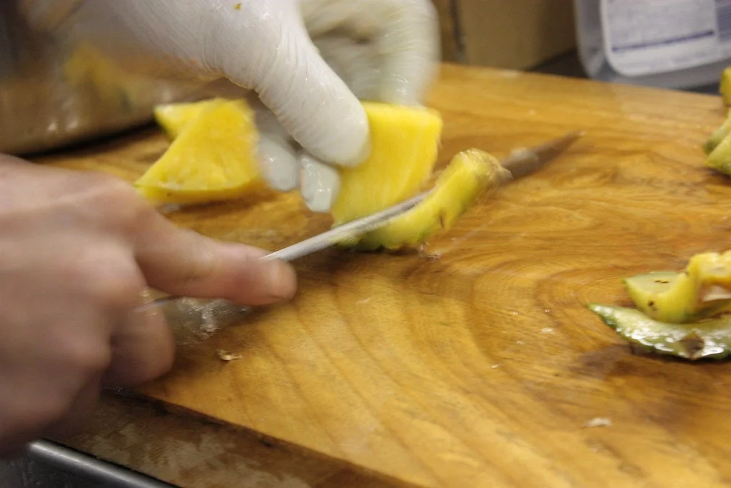 パイナップルの手切り