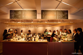 建築家が手掛ける「BOTTLE SHARE BAR」が墨田区に新風！150種超のワインと日本酒で生まれる、人と街を繋ぐ新たなコミュニティ🎉