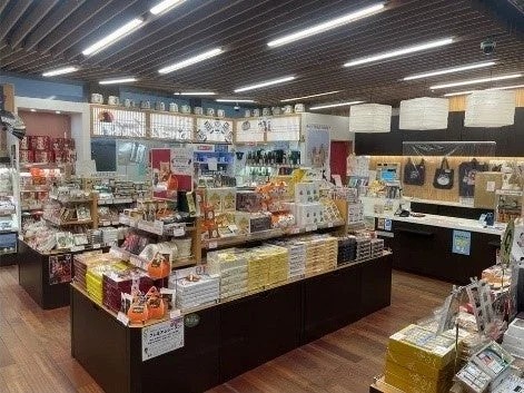 おみやげ処 こまち苑 店舗内