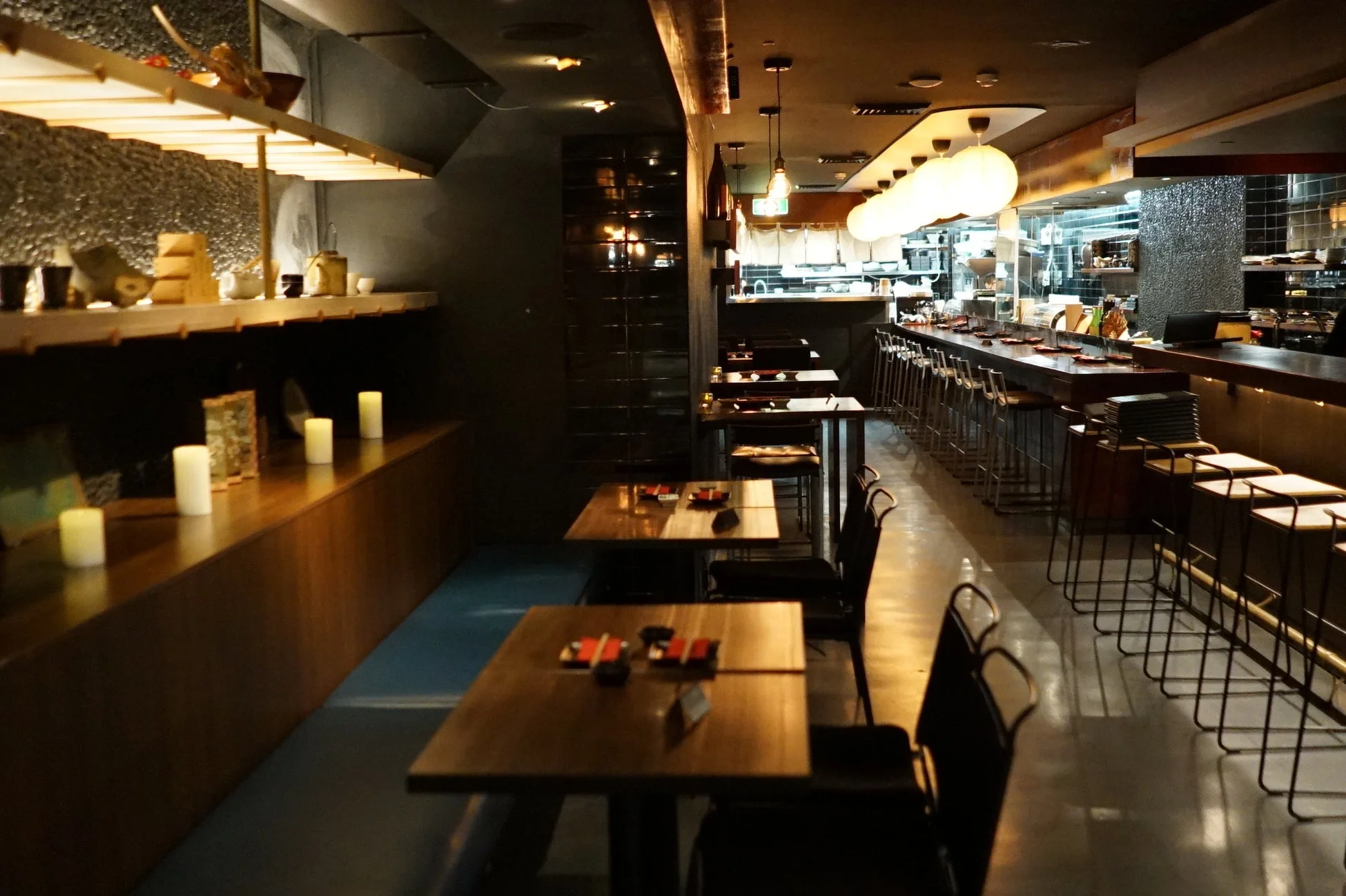 店内のテーブル席