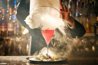 五感で愉しむ特別な夜を！ホテルバー「アンバー」の新作カクテルで、ワンランク上の体験を🥂✨