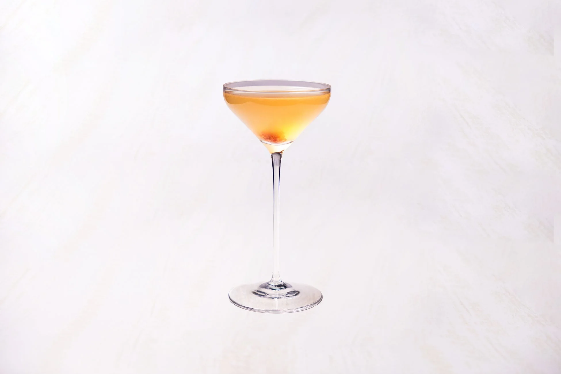 オレンジ色のカクテル