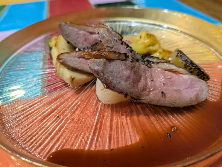 皮目が香ばしい鴨肉のロースト